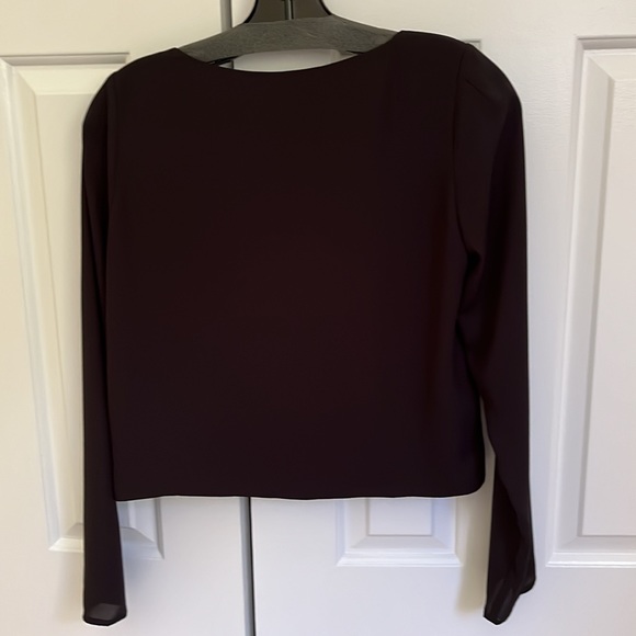 Atrizia Babaton V neck too - Picture 2 of 2